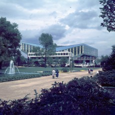 Blick aus dem Grugapark auf die Rückseite der Grugahalle